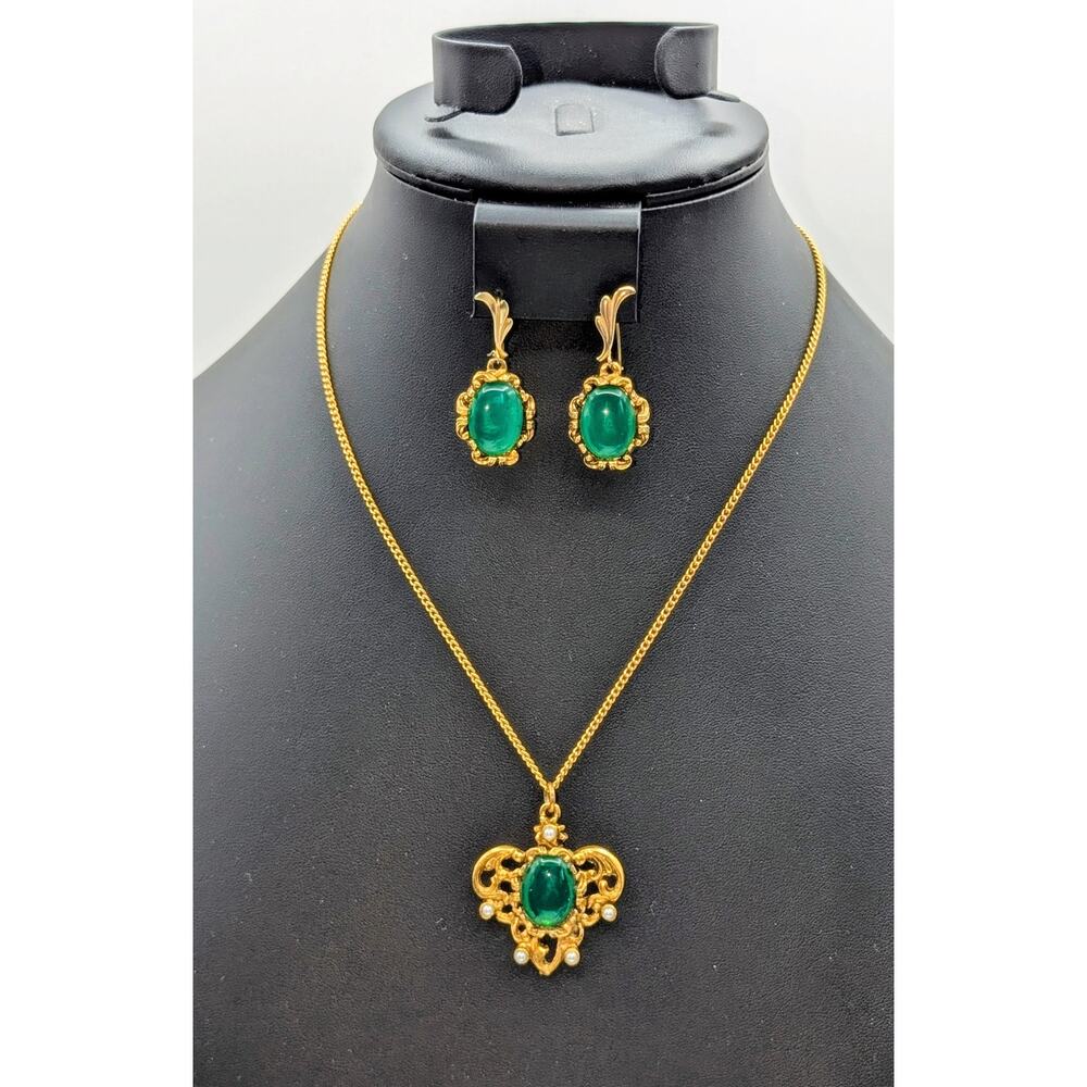 Vtg Signed Made in England Green Glass Faux Pearl Gold Tone Necklace Earring Set